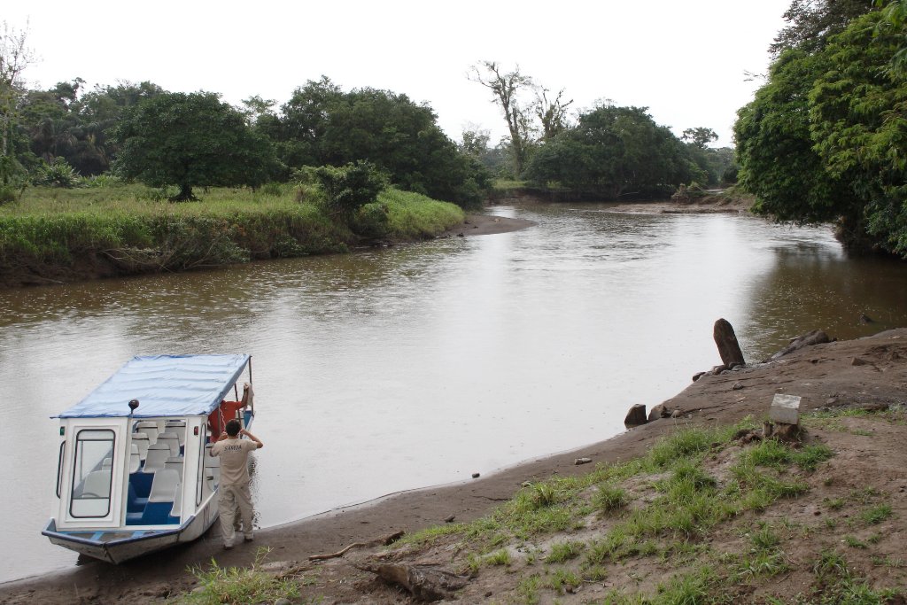 01-Our boat to Tortuguero.jpg - Our boat to Tortuguero